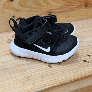 Nike Free 5.0 Tennis Shoe Black & White Toddler Size 5c